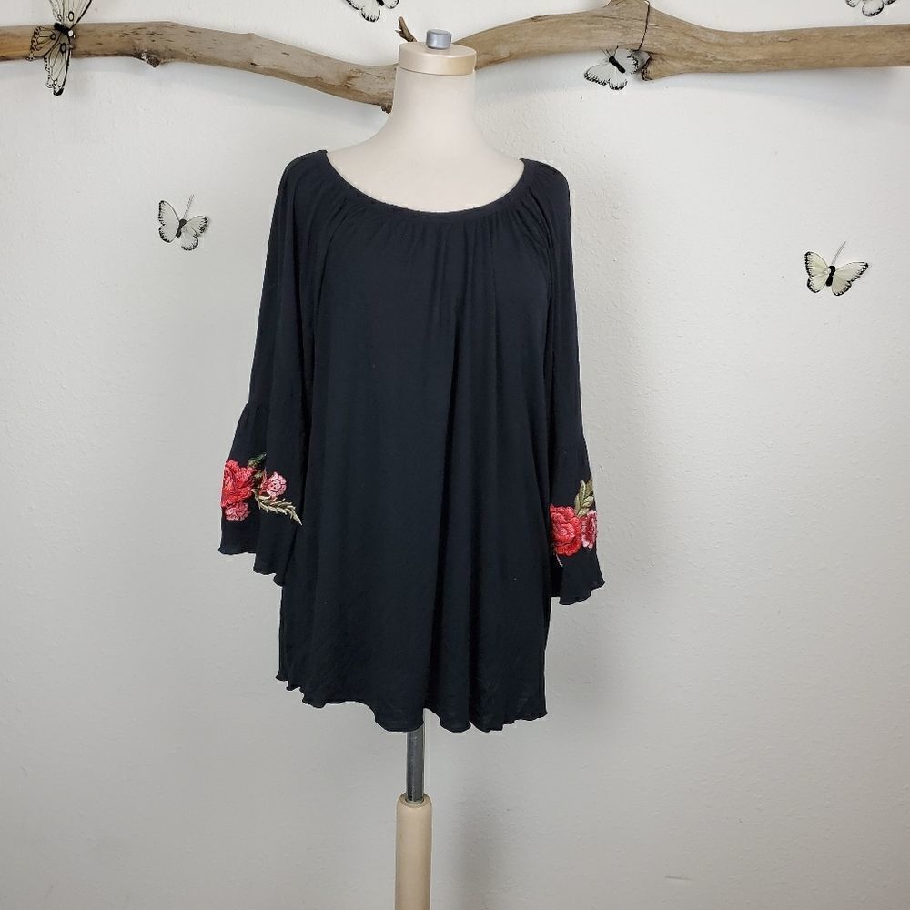 Cure black stretchy bell sleeve top boho